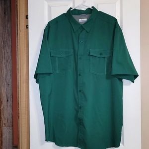 Columbia Kelly Green s/s shirt. Size XL